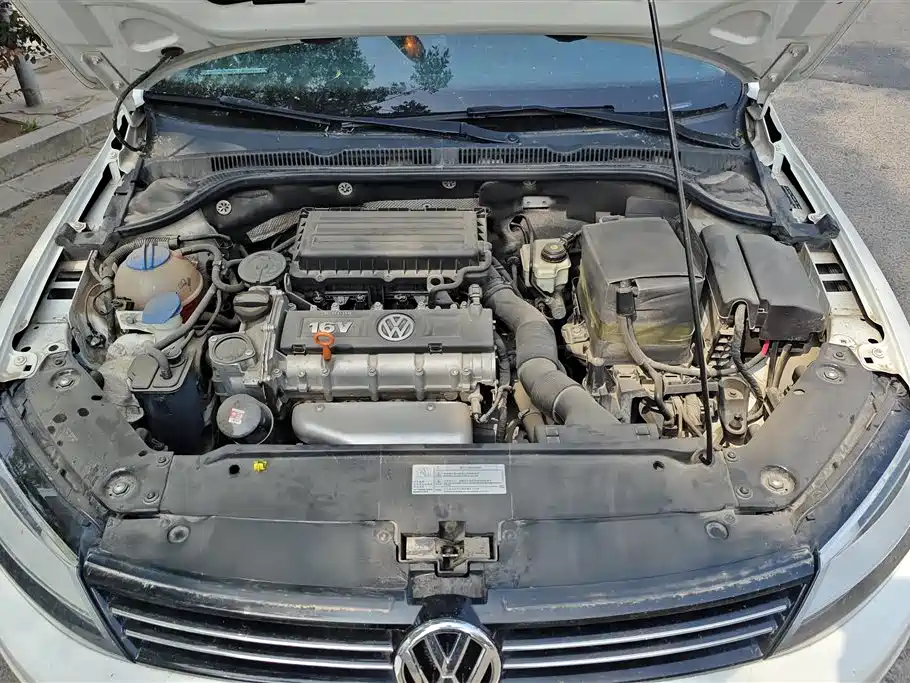Volkswagen Sagitar 2014 Facelift 1.6L Manual Leading Version фото 10
