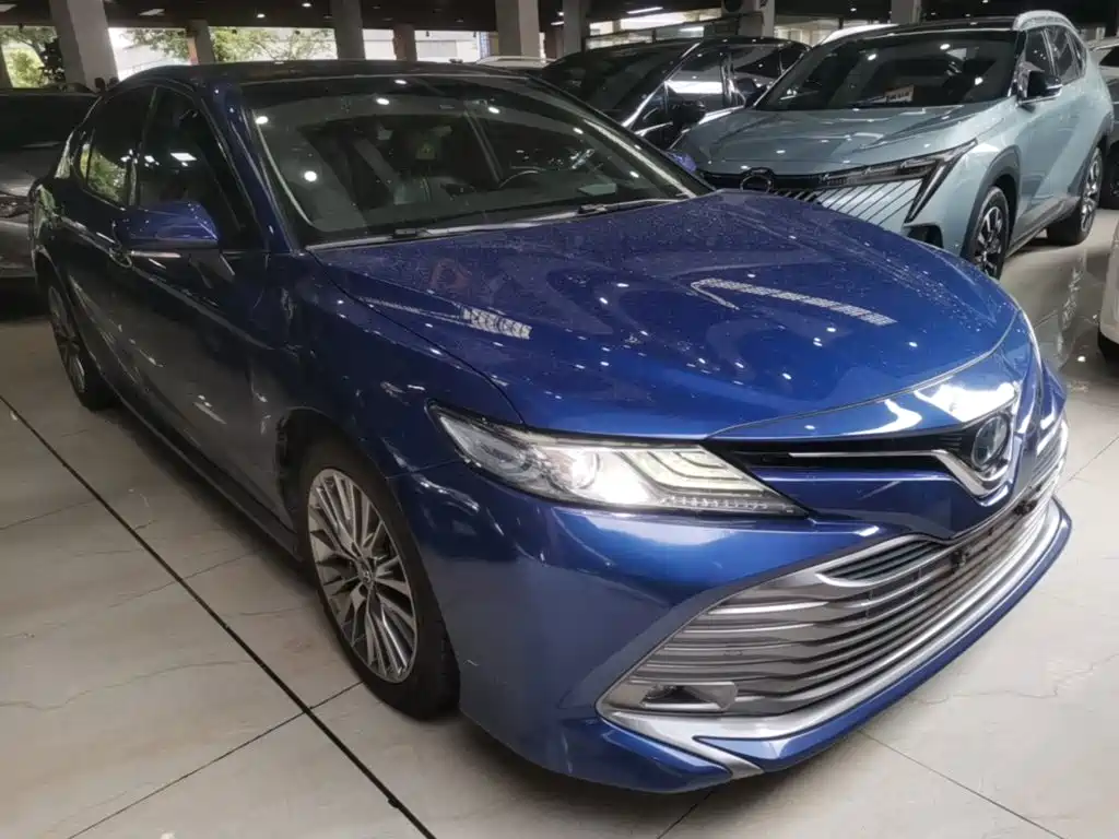 Фото 4 - Toyota Camry