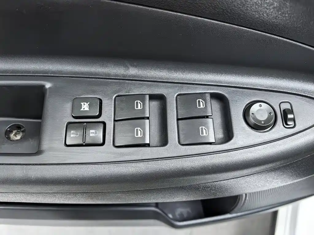 Dongfeng Aeolus Dongfeng Fengshen H30 2014 2014 CROSS 1.5L Automatic Deluxe