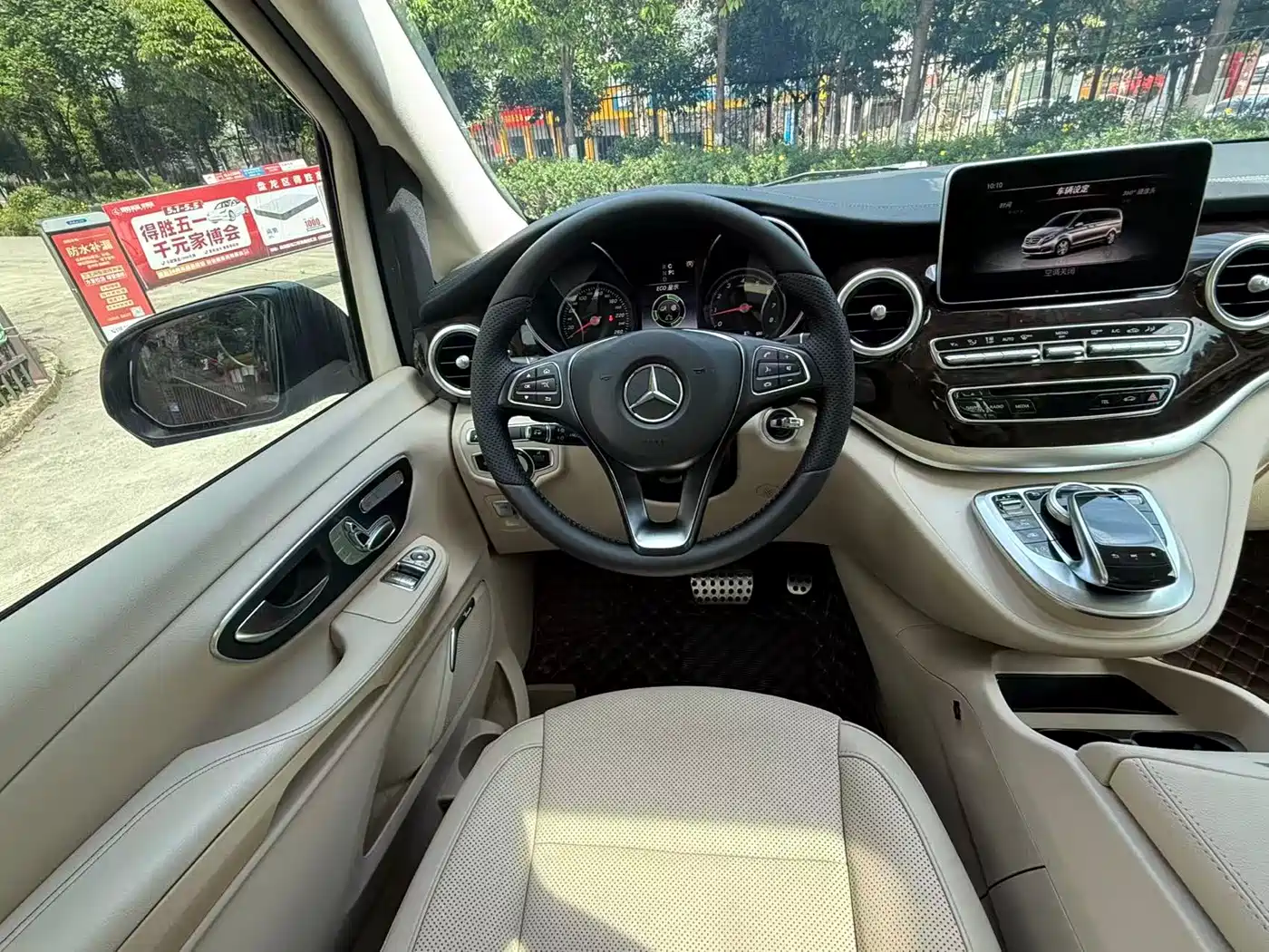 Mercedes-Benz V-Class 2018 V 260 L Premium Long Wheelbase Edition China VI фото 32