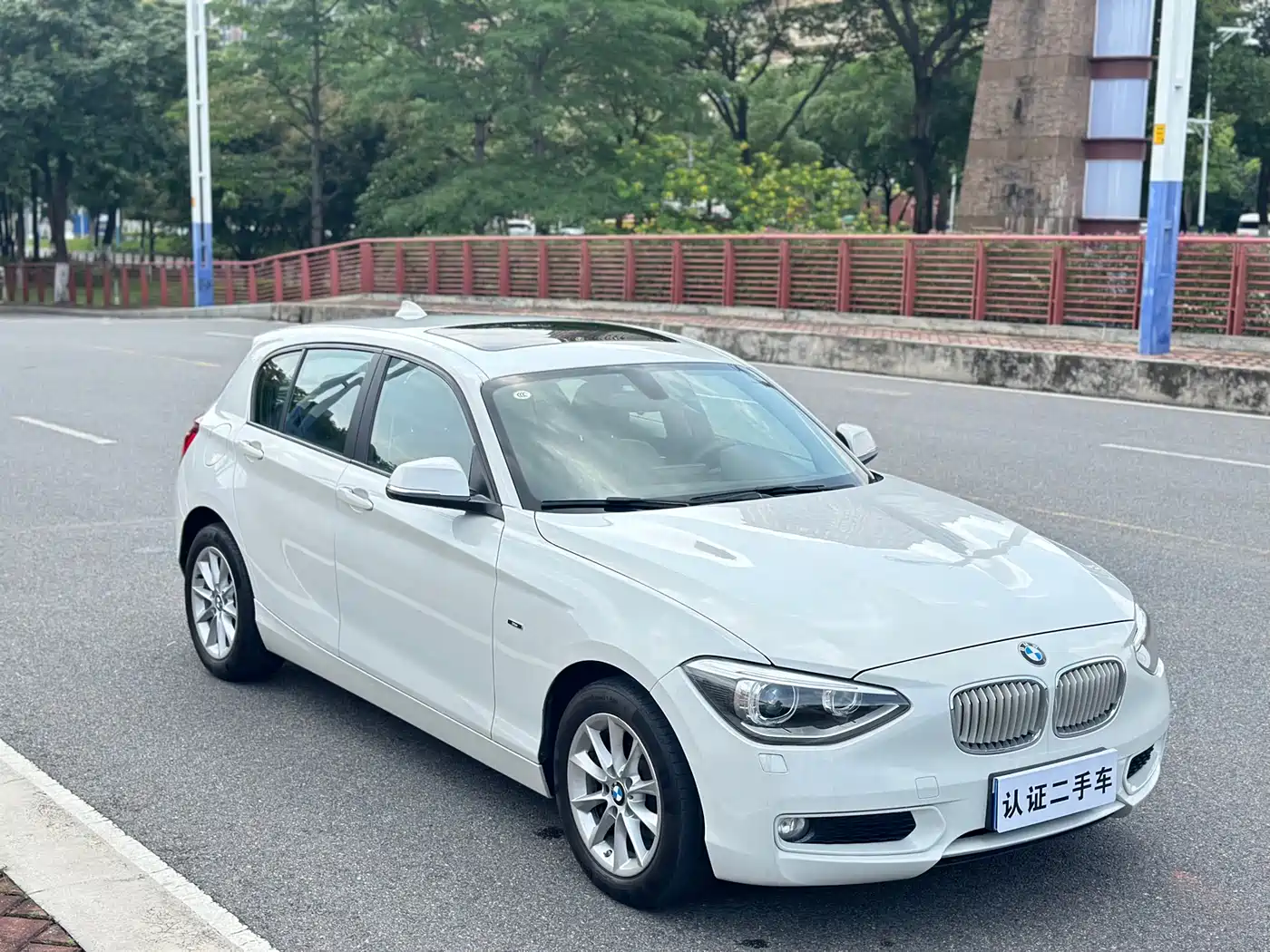 BMW 1 Series (Import) 2013 Facelift 116i Urban Model фото 4