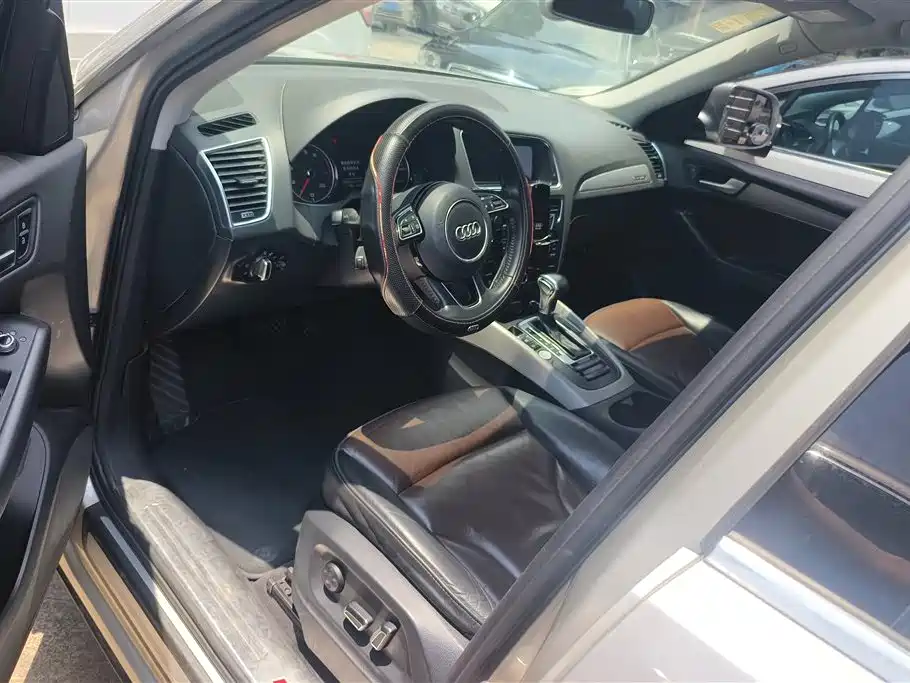 AUDI Q5