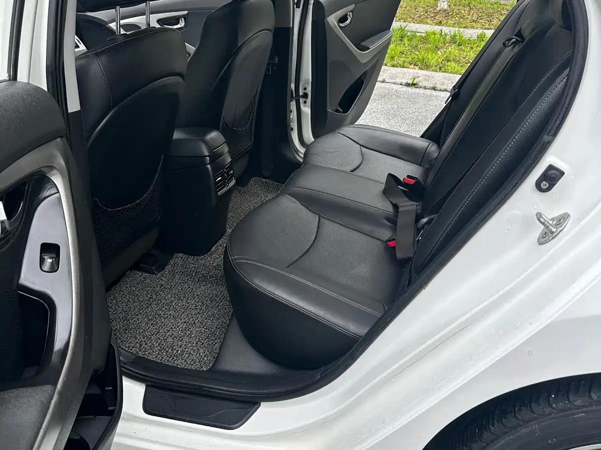 Hyundai Langdong 2013 1.6L Automatic Premium фото 10