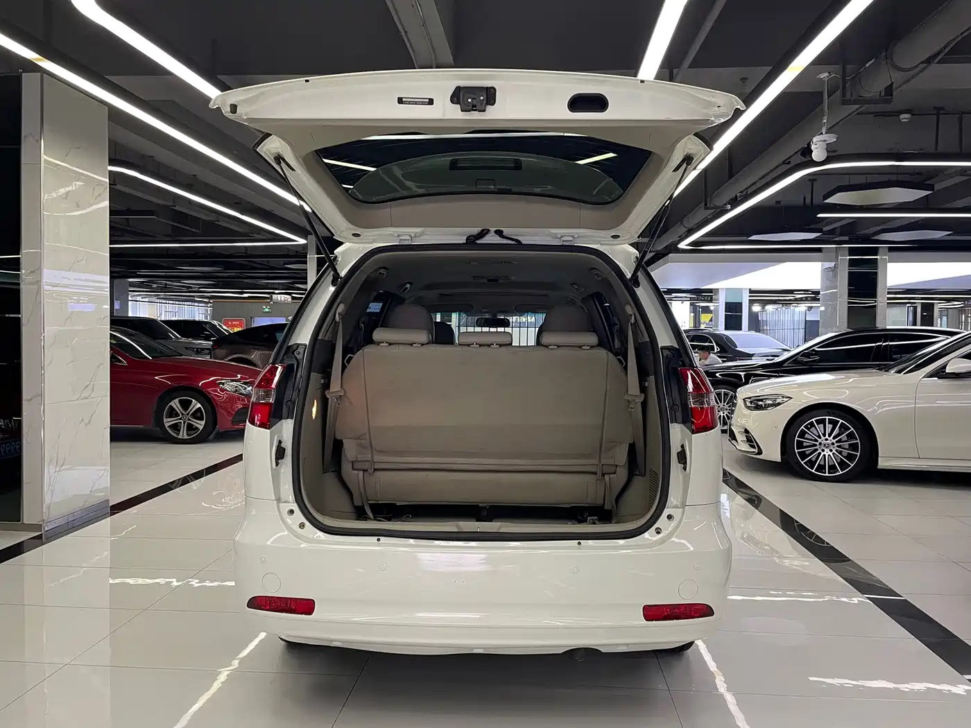 BYD M6 2014 2013 2.4L Automatic Premium