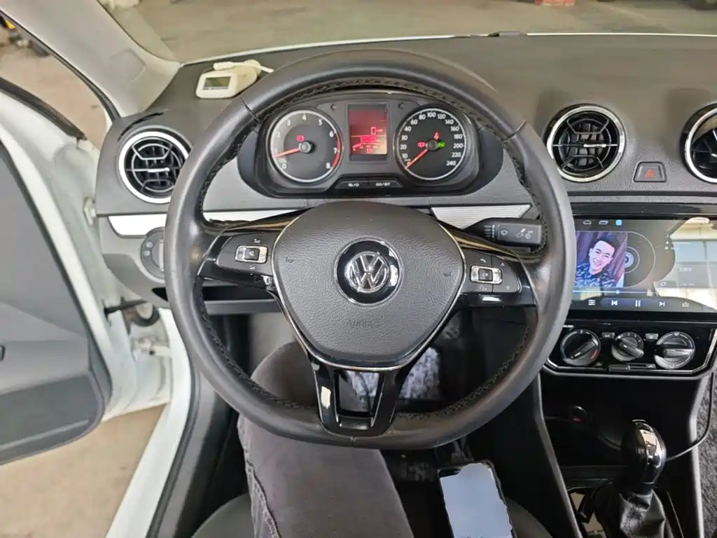 صورة 11 - Volkswagen Jetta