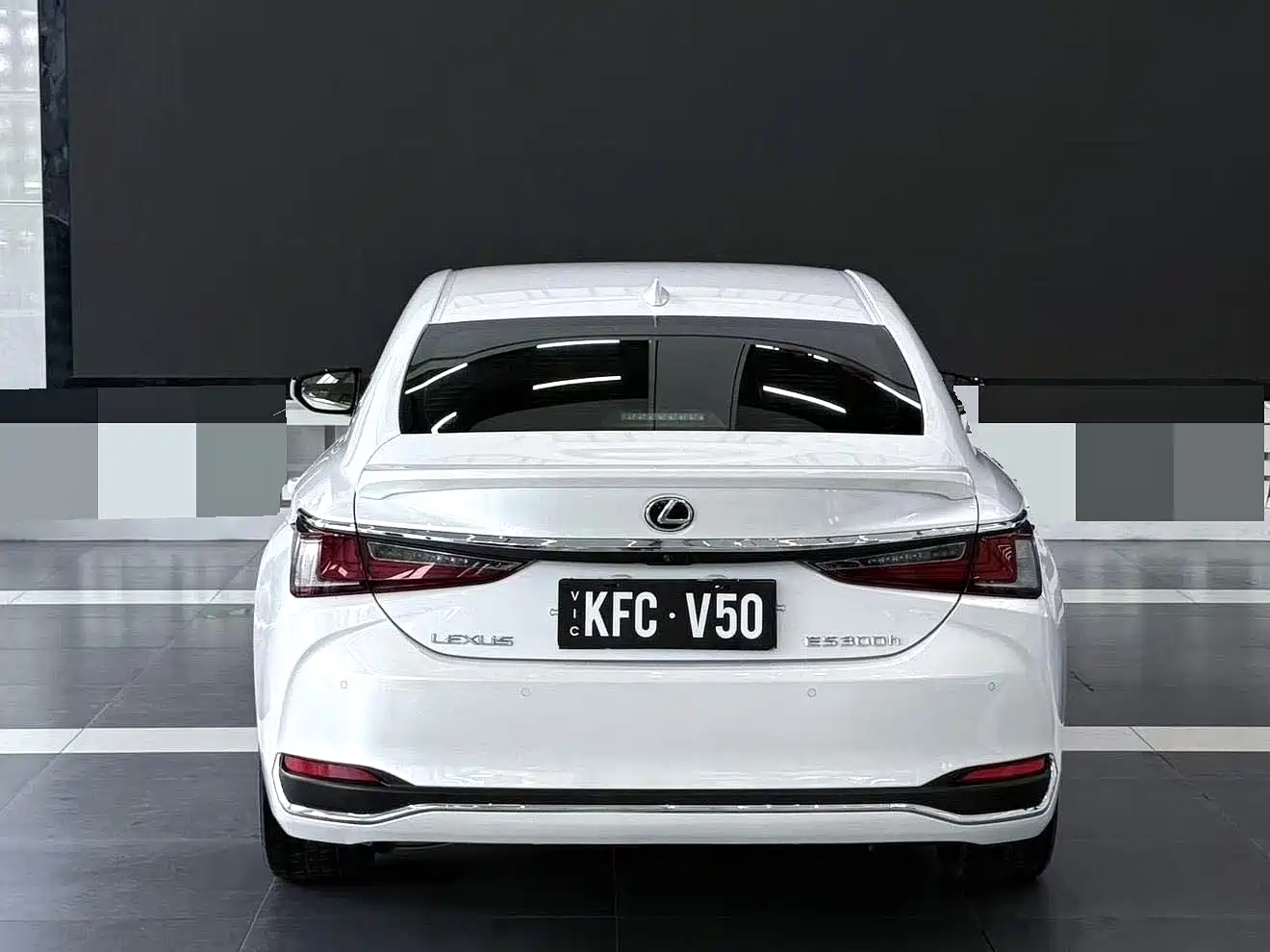 Lexus ES 2021 300h Luxury Edition фото 5