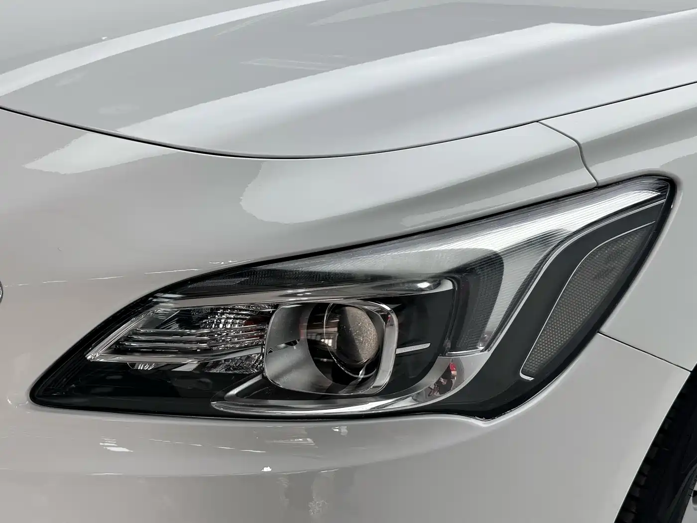 Buick LaCrosse 2016 Facelift 20T Leading фото 3