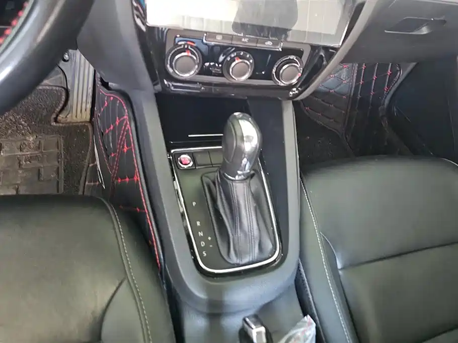 Volkswagen Sagitar 2017 1.6L Automatic Comfort фото 16