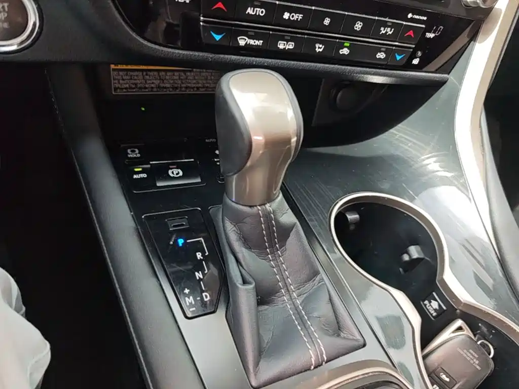 Фото 14 - Lexus RX