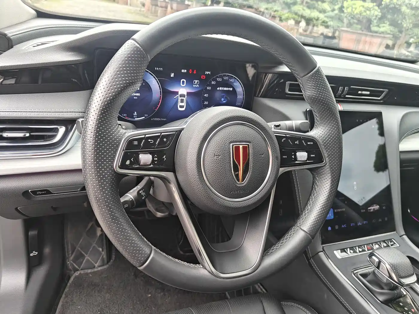 Hongqi H5 2025 2.0T Automatic Flag Celebration 500,000 Units Anniversary Edition фото 9