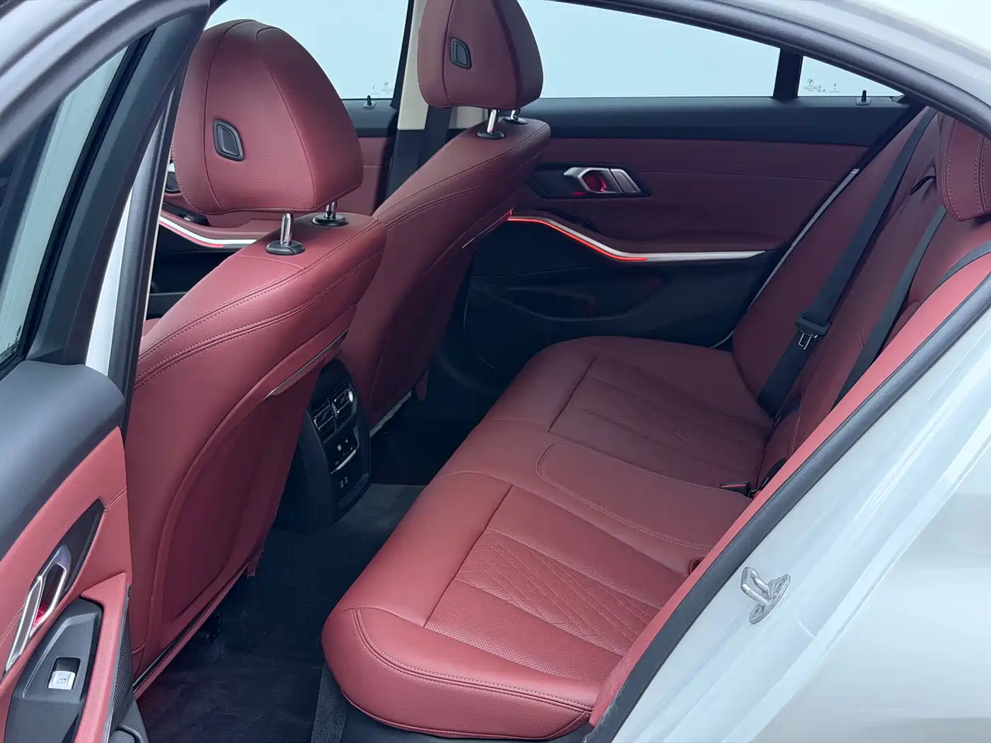 BMW 3 Series 2024 320i M Sport Package фото 5