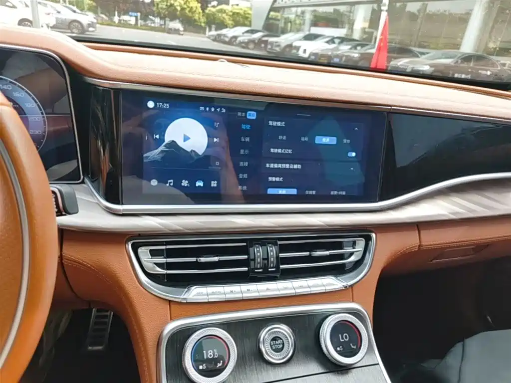Hongqi H9 2022 2.0T Smart Connect Flag Enjoy Edition фото 13