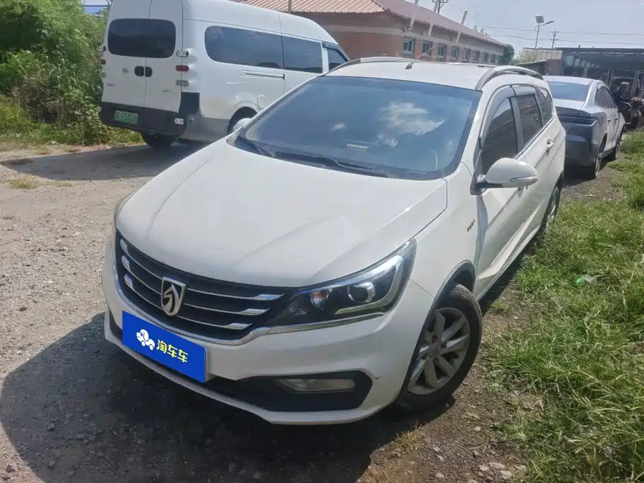 Baojun 310W 2018 2017 1.5L Manual Fashion Edition (China V)