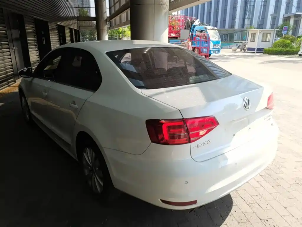 Volkswagen Sagitar 2015 230TSI Automatic Comfort фото 5