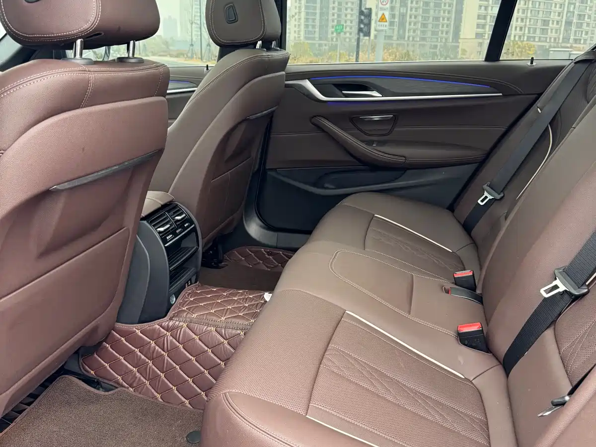 BMW 5 Series 2023 530Li Leading M Sport Package фото 14