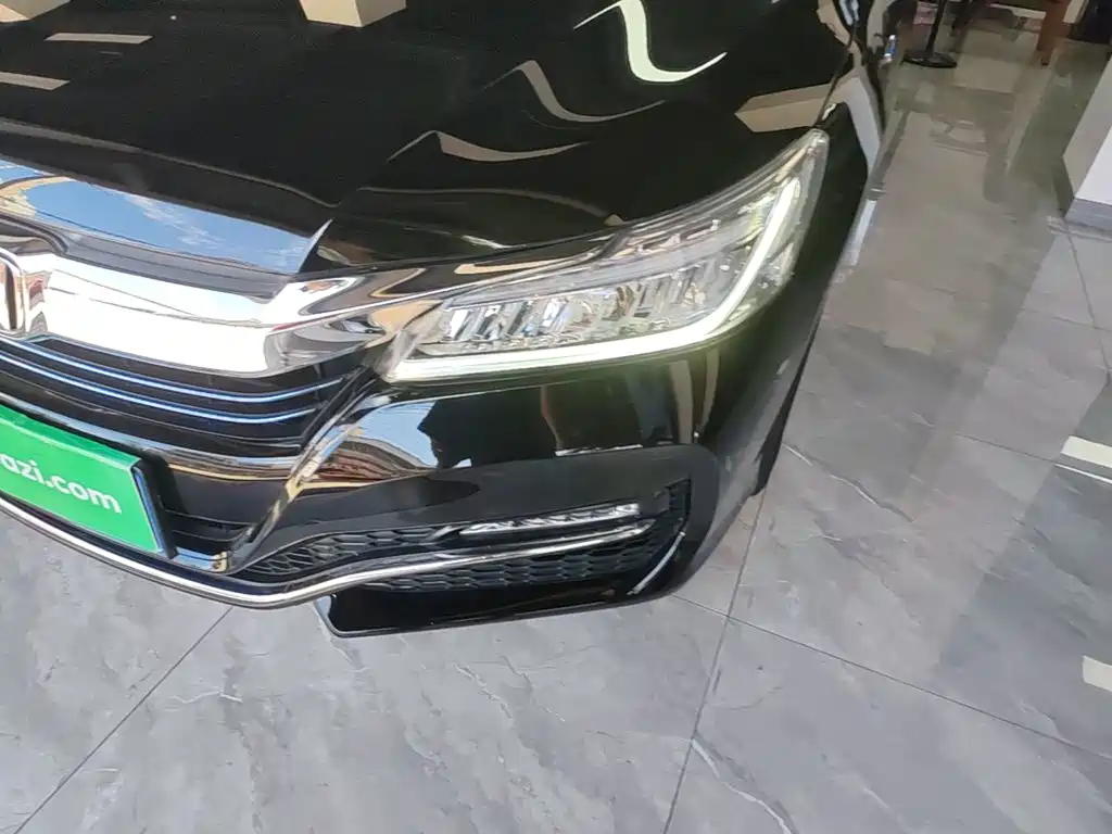 Фото 24 - Honda Accord