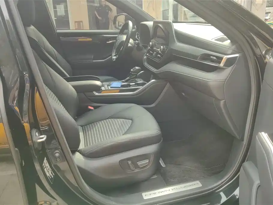 Toyota Crown Kluger 2021 2.5L HEV 4WD Premium фото 8