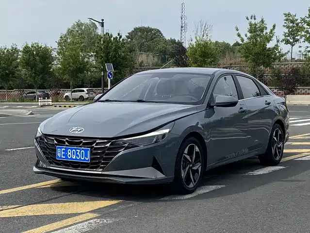 Hyundai Elantra 2021 1.5L CVT LUX Premium Edition
