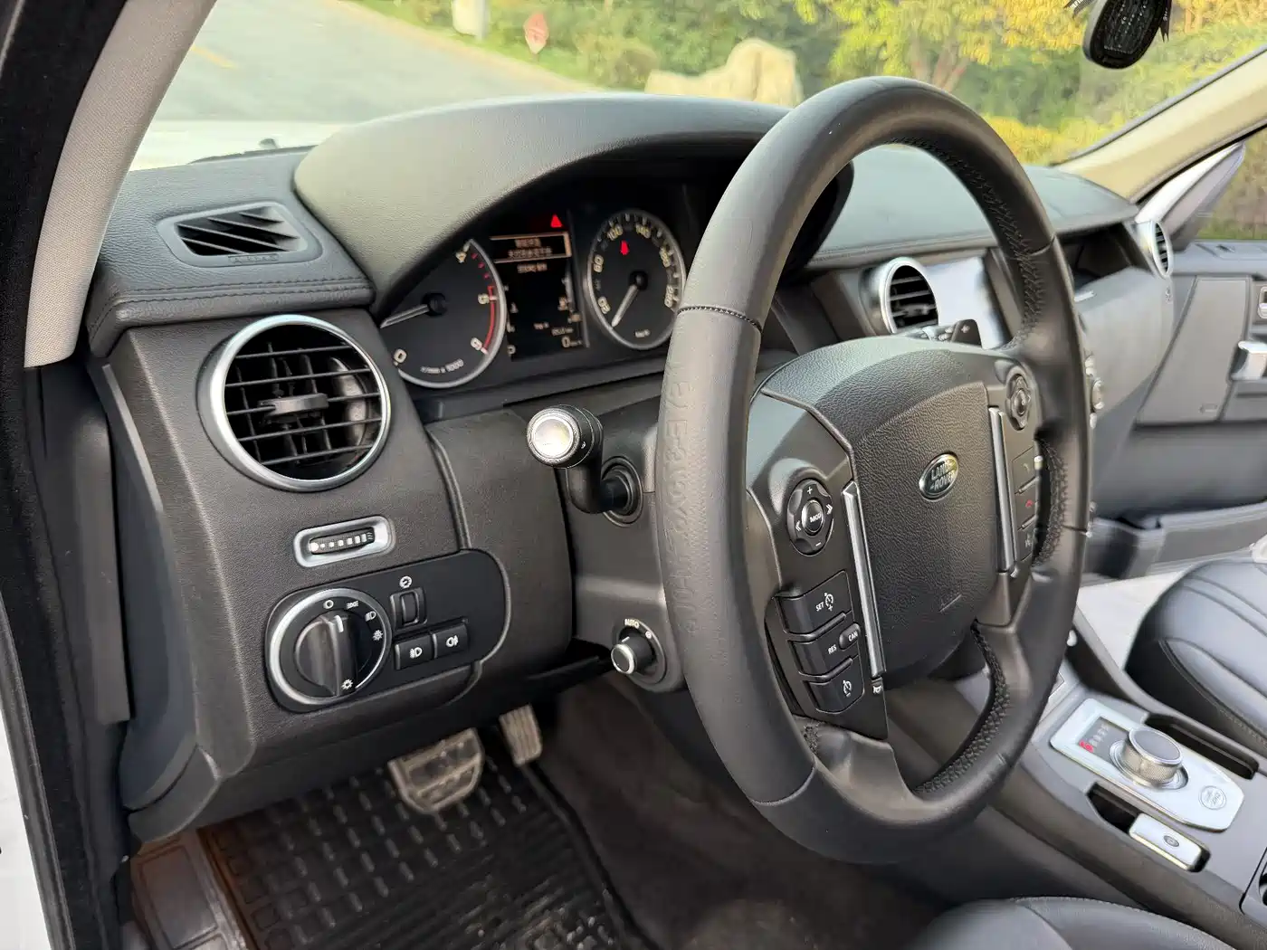 Land Rover Discovery 2015 3.0 SDV6 HSE Diesel фото 17