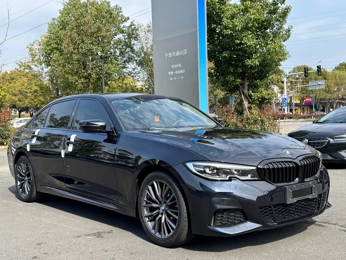 BMW 3 Series 2022 325Li M Sport Shadow Edition фото 3