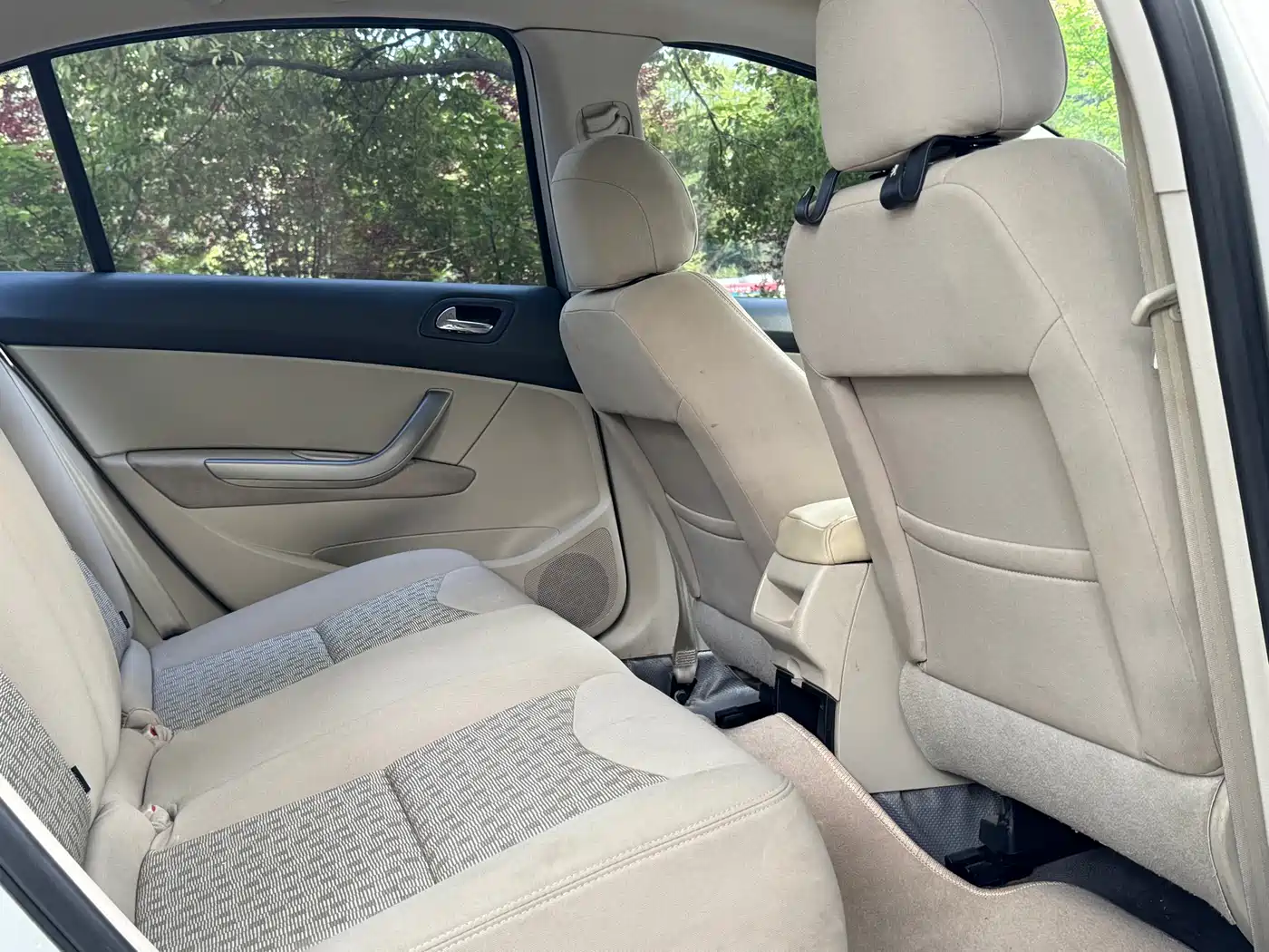 Peugeot 408 2010 2.0L Automatic Premium Edition фото 7