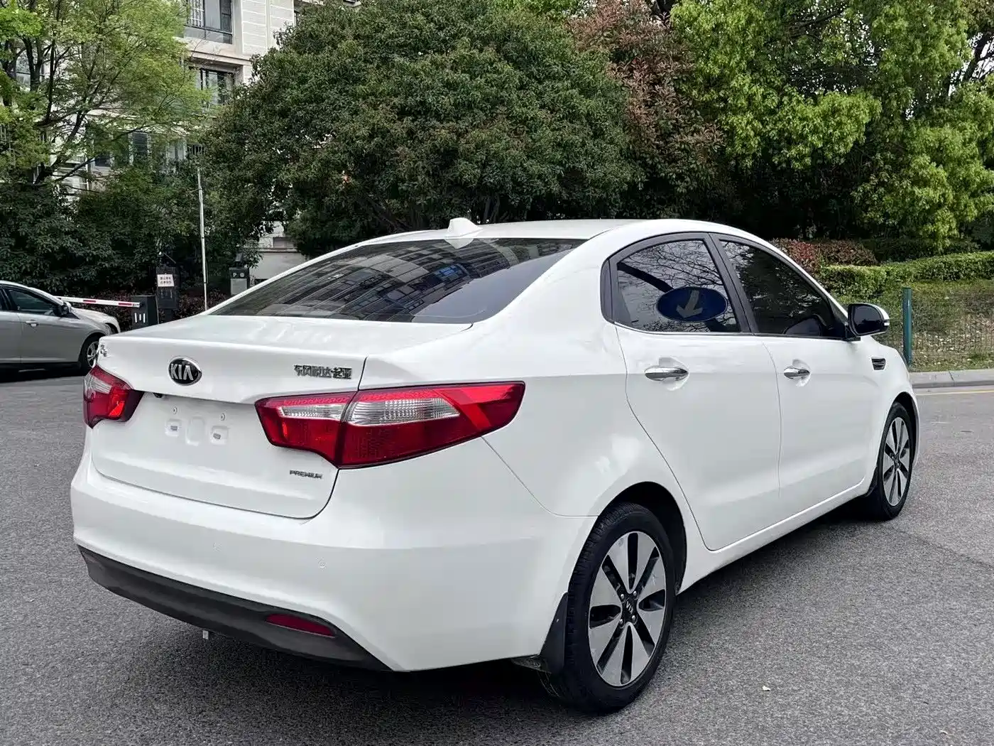 Kia K2 2012 2012 Model Sedan 1.6L AT Premium ECO