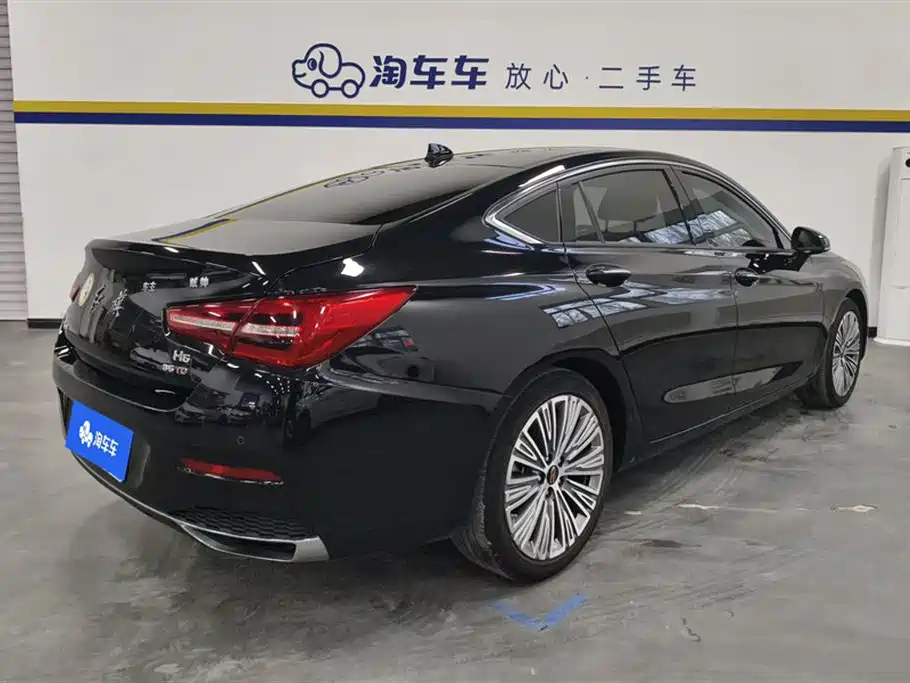 Hongqi H5 2022 Classic Facelift 1.8T Automatic Smart Connect Flag Rhythm Edition фото 3