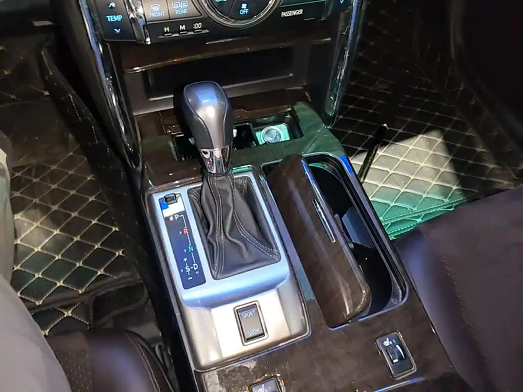 Toyota Reiz 2013 2.5V Premium Edition фото 14