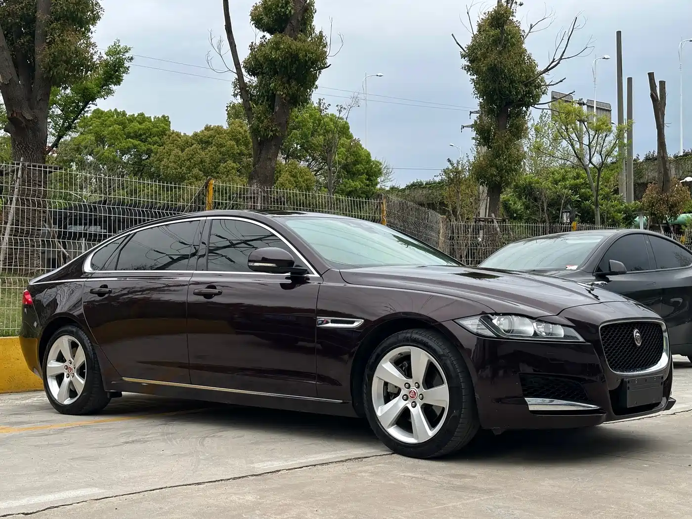 Photo 3 - Jaguar XFL