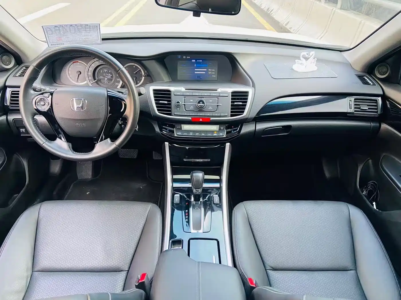 Photo 8 - Honda Accord