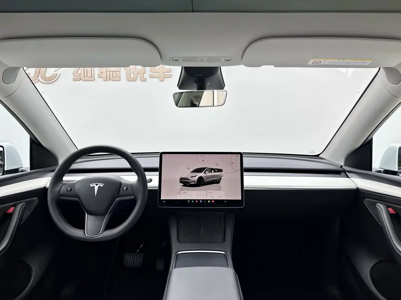 Фото 3 - Tesla Model Y