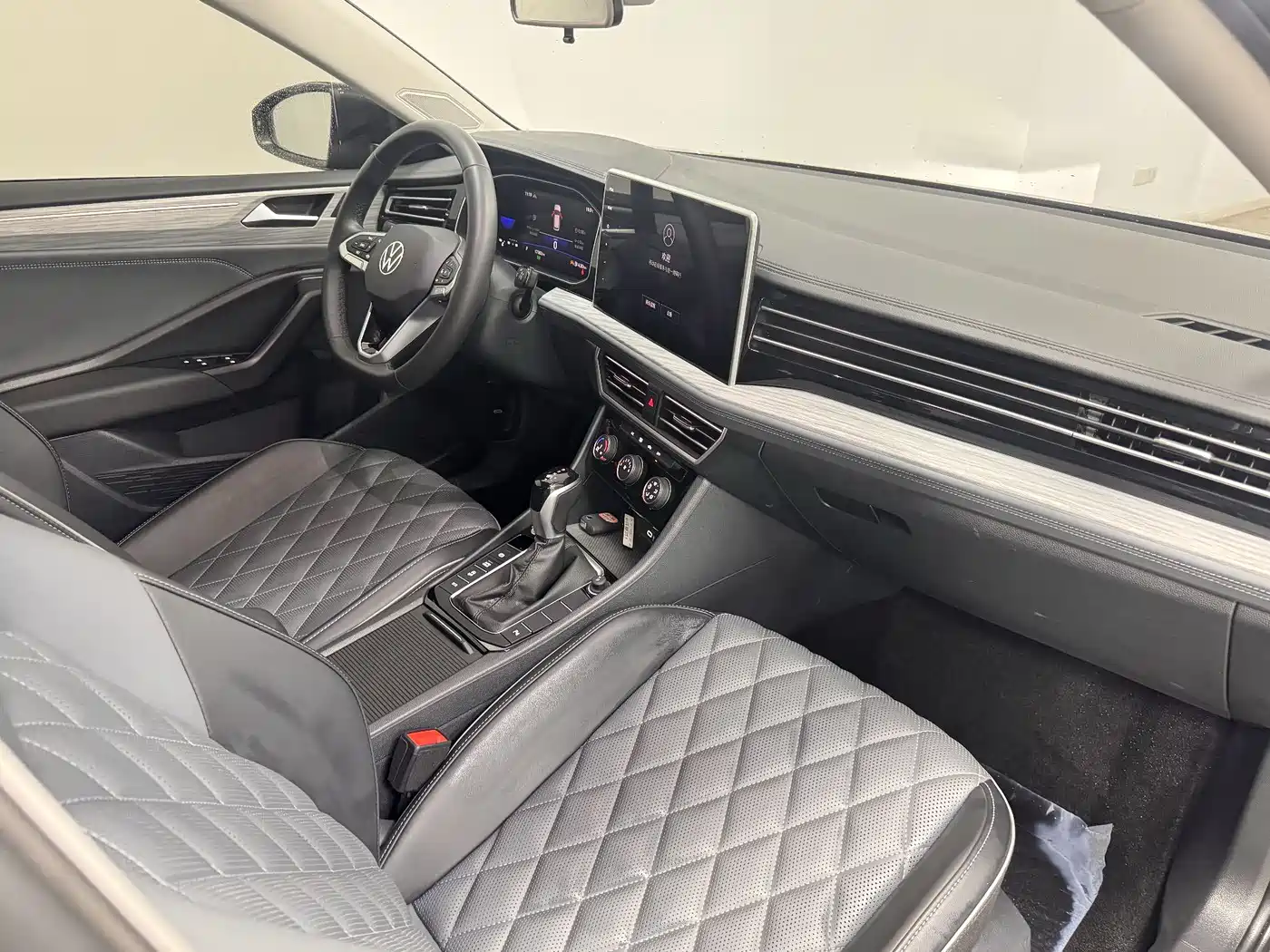 Volkswagen Sagitar 2024 300TSI DSG Surpass Edition фото 12