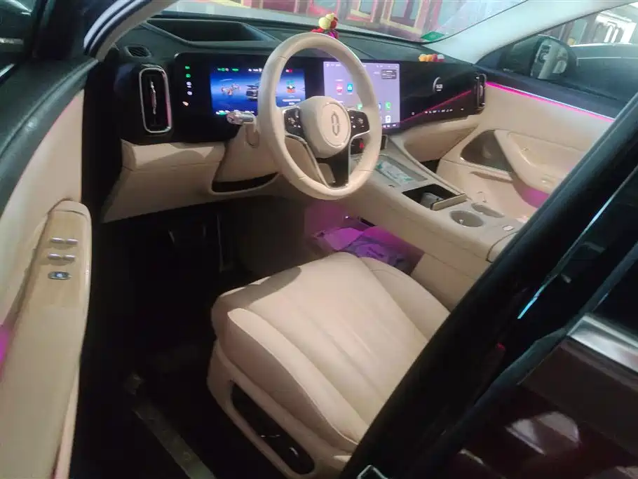 AITO Wenjie AITO M8 2025 Range Extender Max+ Edition 53.4kWh 5-seater фото 9