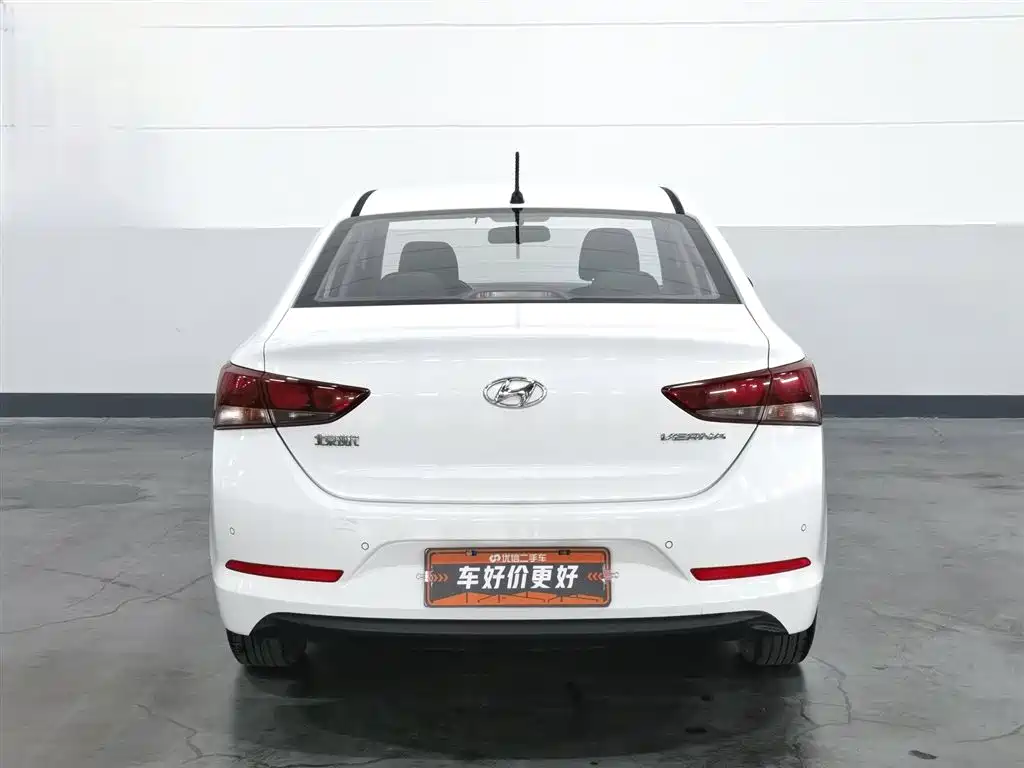 Hyundai Verna 2016 1.4L Manual Cool Edition GLS фото 4
