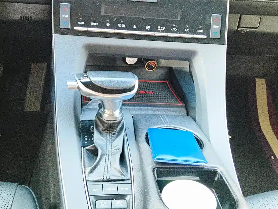 Toyota Avalon 2019 Hybrid 2.5L Luxury Edition China VI фото 16