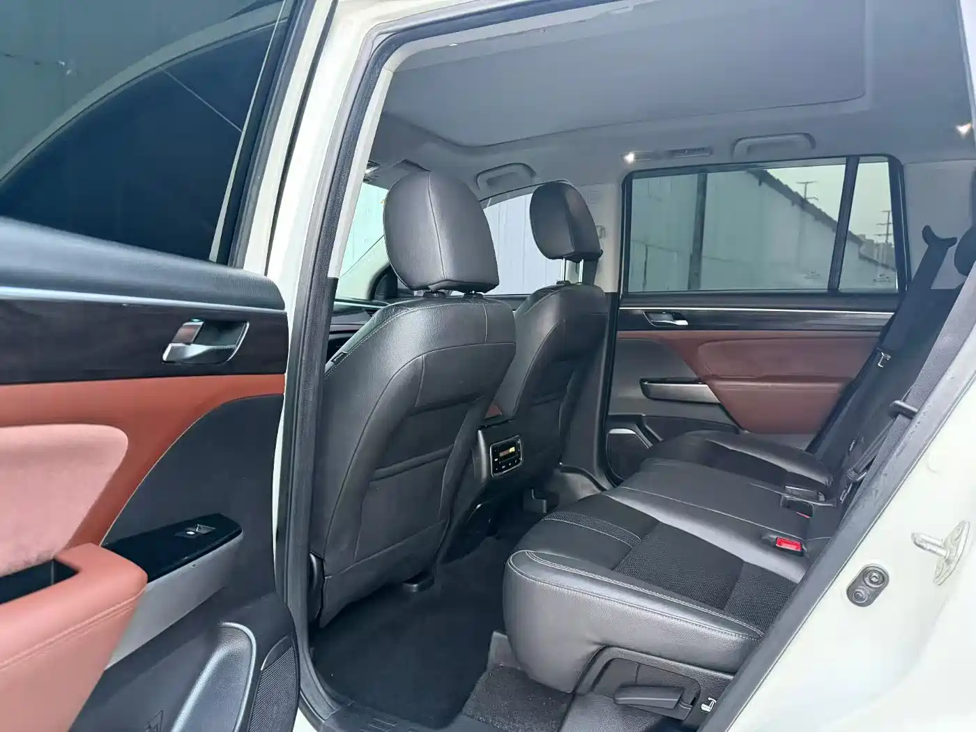 GAC Trumpchi Trumpchi GS8 2017 320T 2WD Luxury Smart Connect (7-seater) фото 6