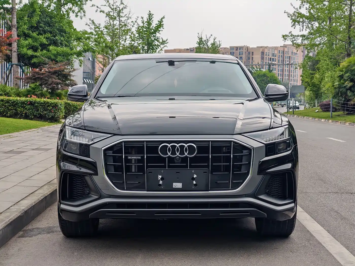 Фото 2 - Audi Q8
