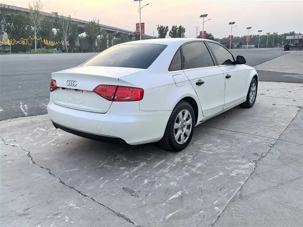 Audi A4L 2012 2.0 TFSI Auto Comfort фото 4