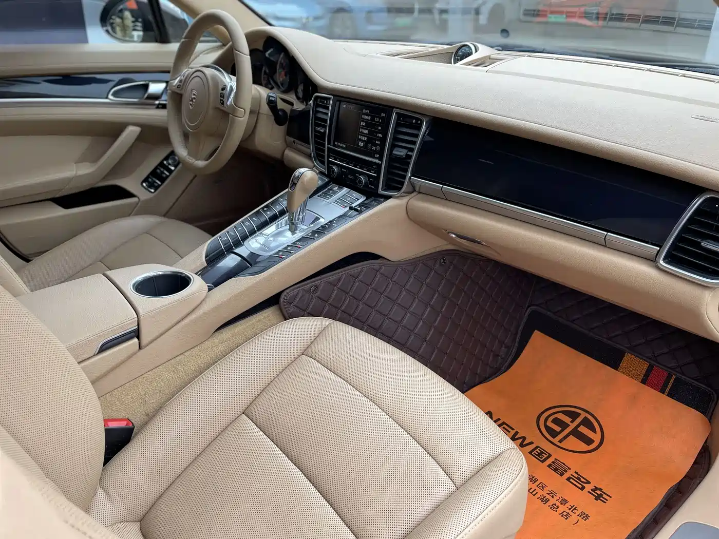 Porsche Panamera 2010 Panamera 4 3.6L фото 8