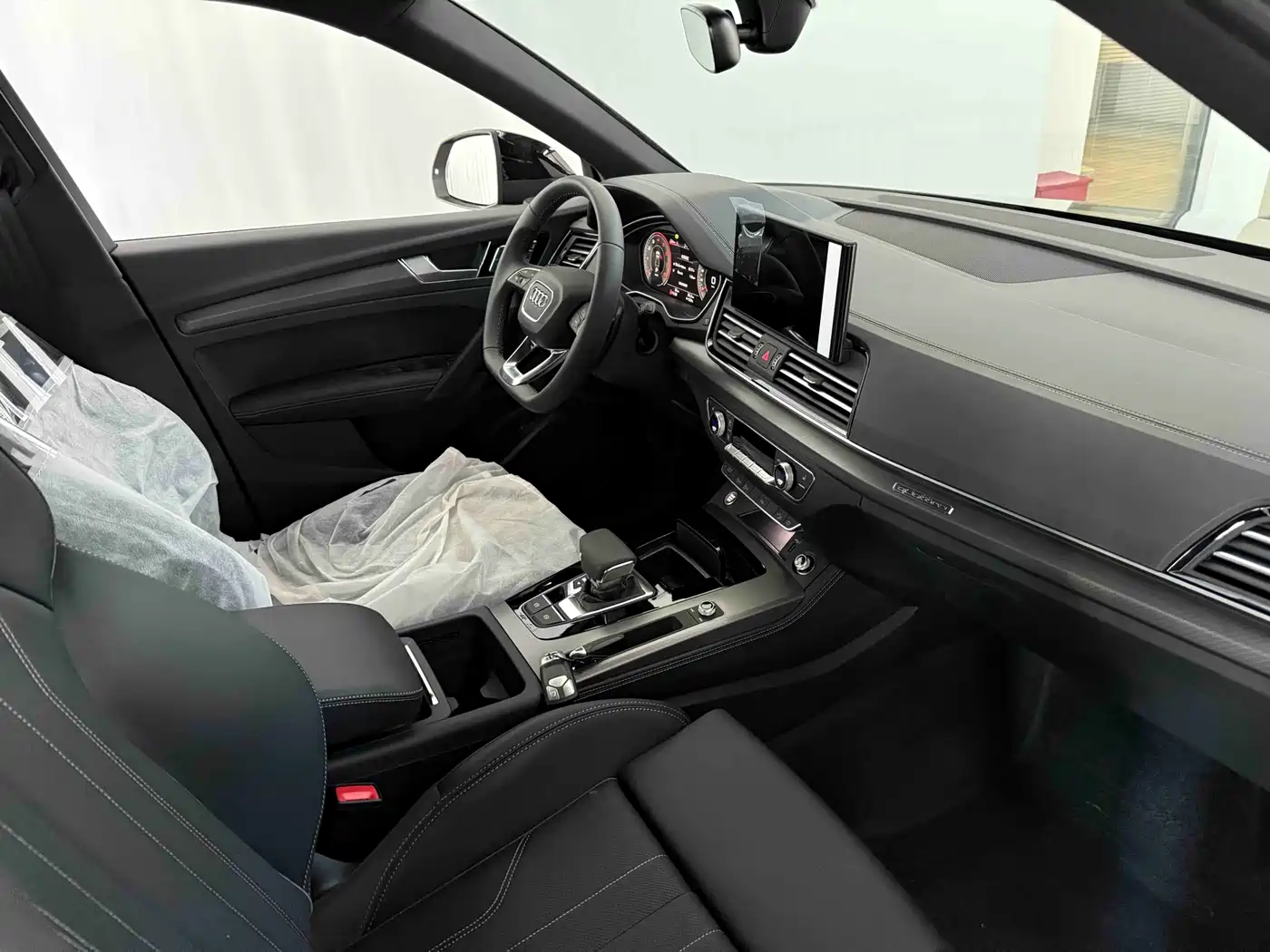 Audi Q5L 2025 45th Anniversary Edition 40 TFSI Dynamic Fashion фото 8