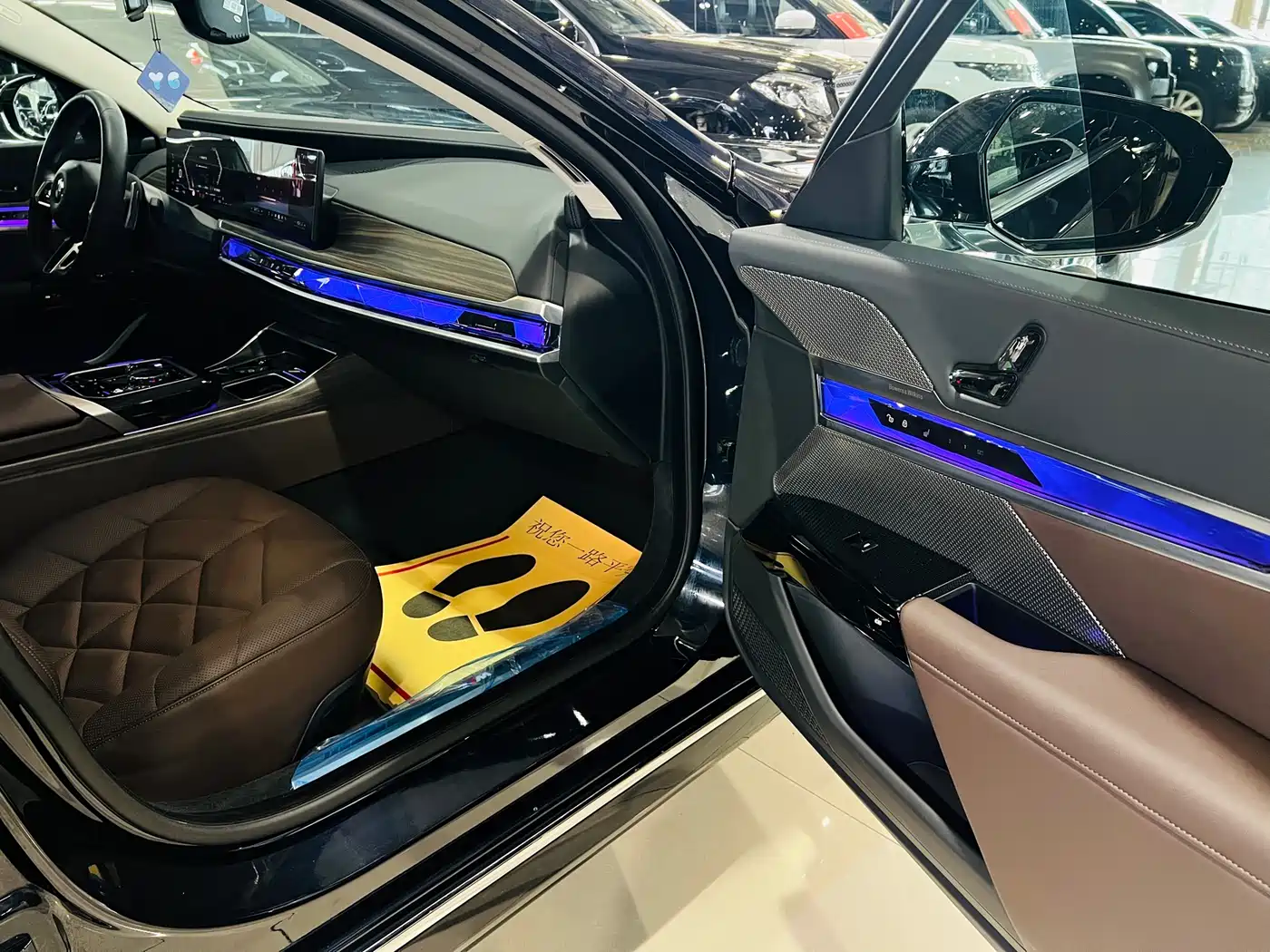 BMW 7 Series 2023 Model 735Li M Sport Package фото 15