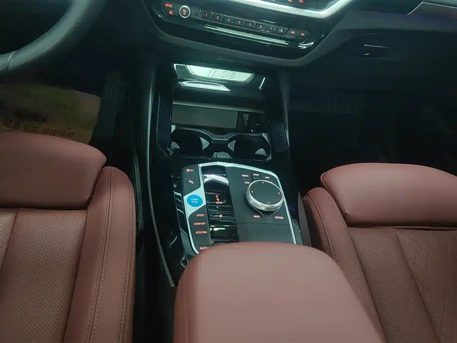 BMW iX3 2024 Leading Edition фото 16