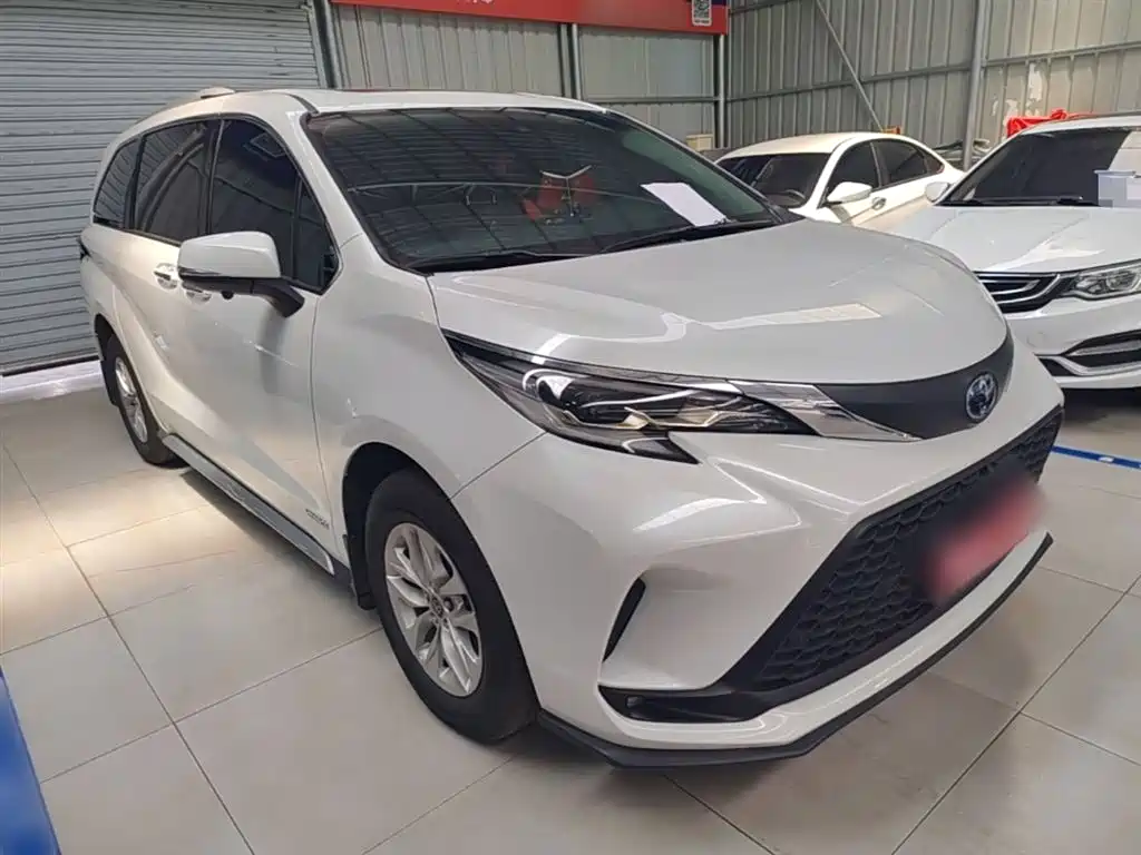Toyota Granvia 2024 2.5L Hybrid Comfort фото 4