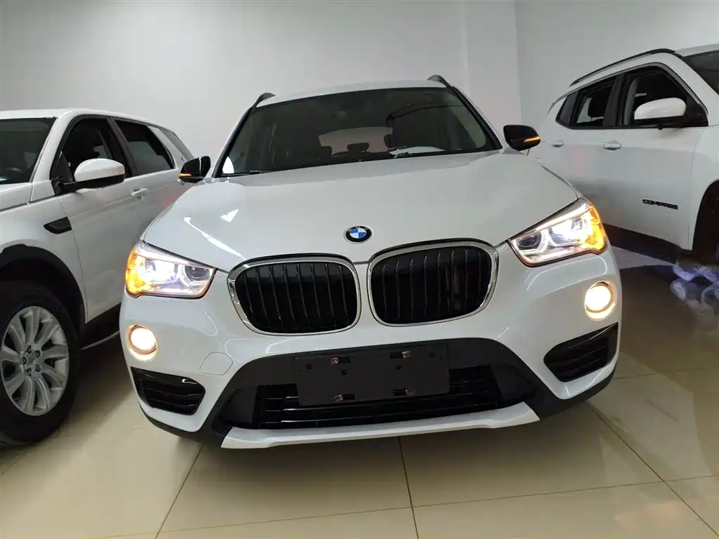 BMW X1 2018 sDrive18Li Premium Model фото 3