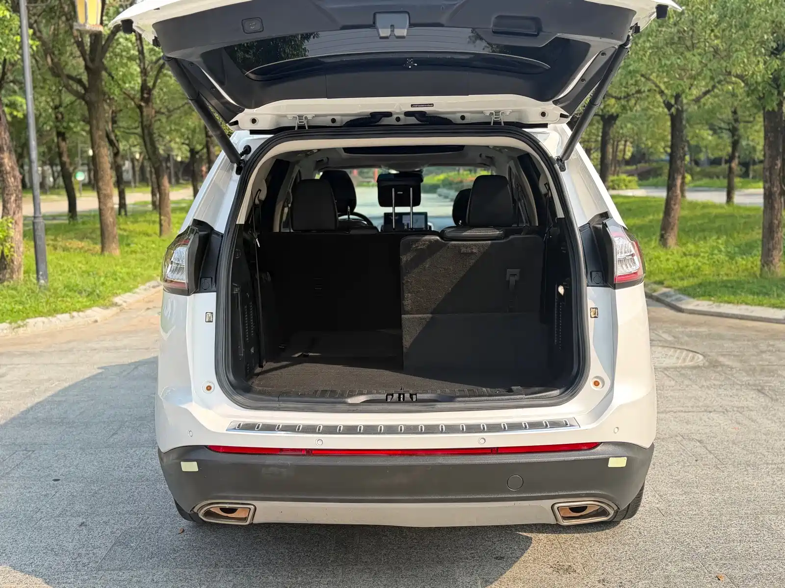 Фото 13 - Ford Edge
