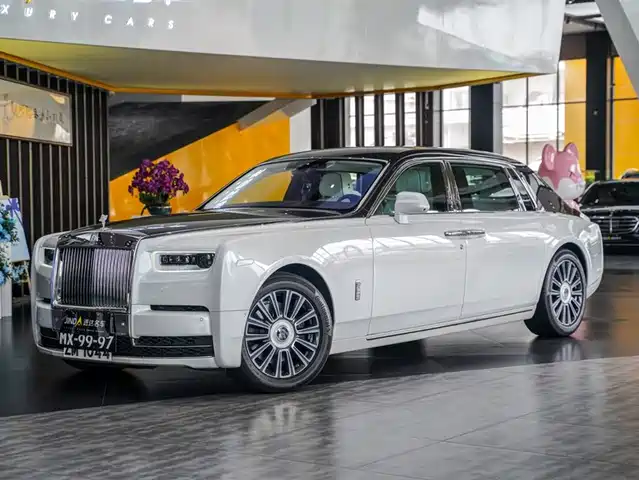 Rolls-Royce Phantom 2018 6.7T Standard Wheelbase Version