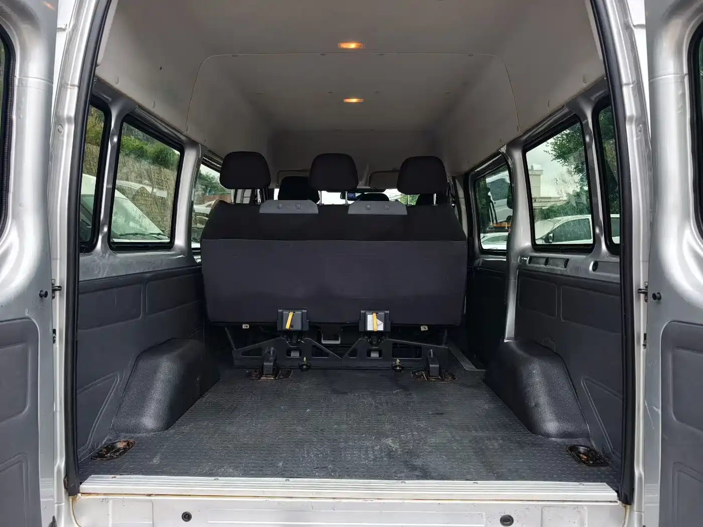 Ford New Generation Transit 2020 2019 Model 2.2T Multi-function Short Wheelbase Medium Roof 6-seater China VI