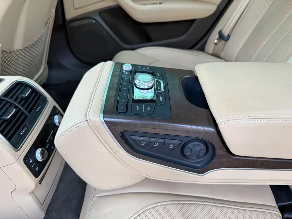 Фото 13 - Audi A6L