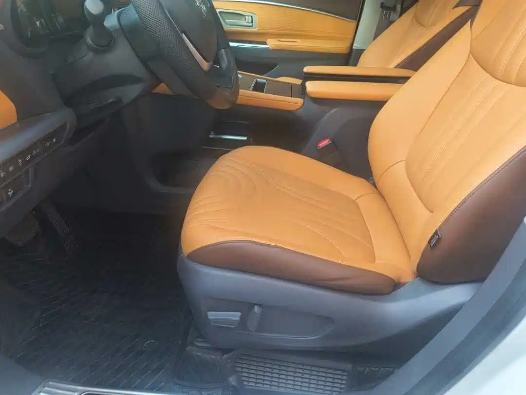 Toyota Granvia 2023 2.5L Hybrid Comfort Edition фото 8