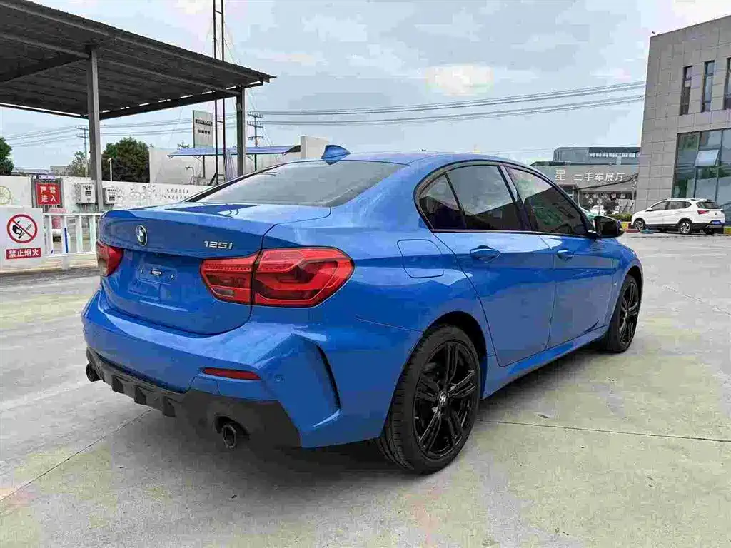 BMW 1 Series 2022 125i M Sport Shadow Edition фото 5